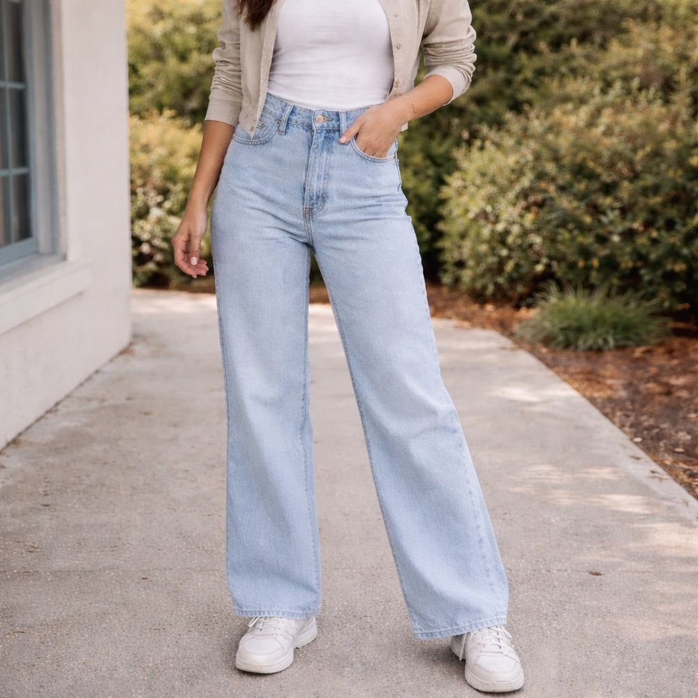 BDG Urban Outfitters High & Wide Jeans Light Wash Size 25